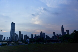 城市黄昏天际线美景