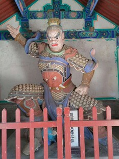 天王塑像