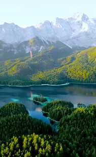 山间碧湖