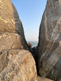 海边巨石景观