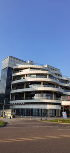 现代风格多层弧形建筑