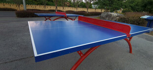 户外蓝色乒乓球桌