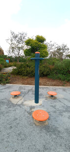 户外儿童游乐设施场景