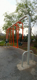 户外橙色亲子秋千景观