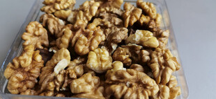 新鲜饱满的核桃仁