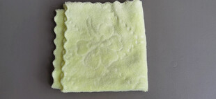 浅绿色褶皱布料