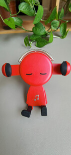 红色卡通玩偶