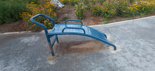 户外蓝色休闲躺椅