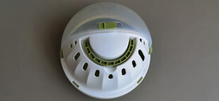 白色圆形宠物笼子特写