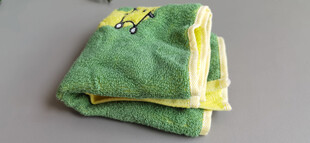 绿色黄边毛巾