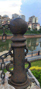 湖畔铁艺栏杆景观