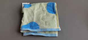 蓝点图案折叠手帕