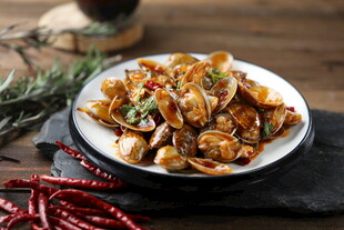 香辣美味爆炒蚬子