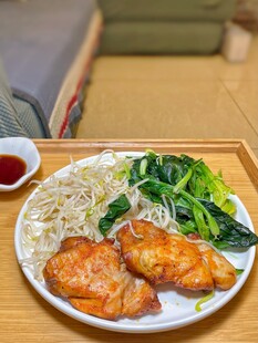炸鸡配蔬菜