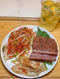 美味简餐搭配清爽饮品