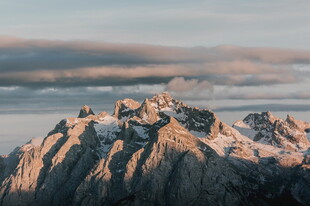 壮丽雪山景观
