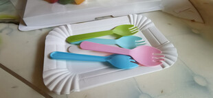 多彩塑料餐具