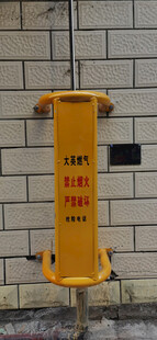 黄色消防设备靠墙而立