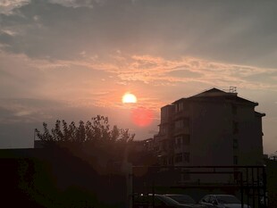 夕阳下的建筑景观
