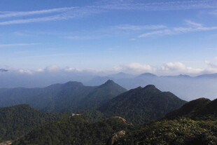 山峦云海美景