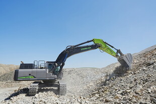 挖掘机施工现场作业