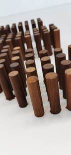 木质积木排列展示