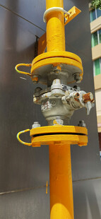 黄色工业阀门设备