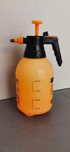 橙色手动气压喷壶
