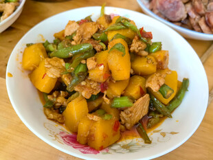 美味青椒炒土豆块