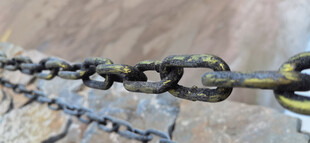 坚固金属链条特写