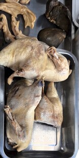 冷冻生鲜鸡肉食材展示