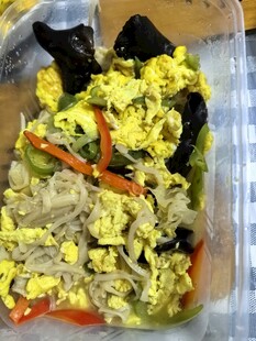 美味炒鸡蛋配多样食材