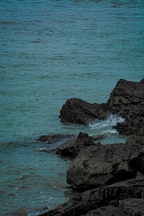 海边礁石 碧波轻拍