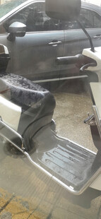 复古风格电动踏板摩托车