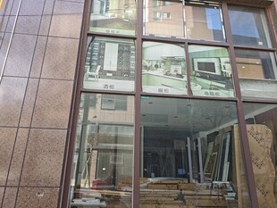 现代建筑玻璃门窗外观