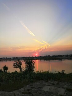 湖畔日落美景