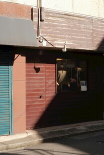 街边复古风格的建筑一角