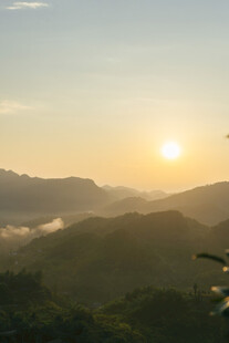 山间日出美景