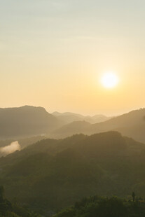 山间日出美景