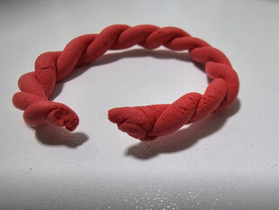 红色橡皮泥手工手镯