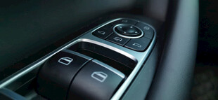 汽车内饰空调控制按钮特写