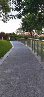 清新的公园步道