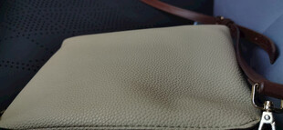 米色手提包特写