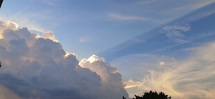 夕阳下的壮丽云层