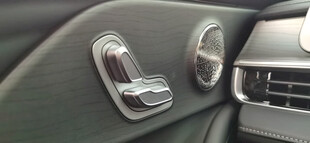 汽车内饰精致控制按钮细节