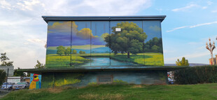 户外绚丽风景彩绘装饰