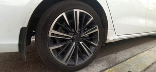 时尚汽车轮毂特写