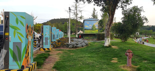 户外彩色涂鸦充电桩景观