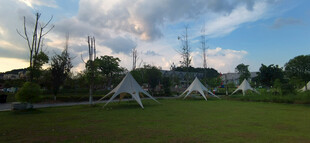 草原上的帐篷与美丽天空