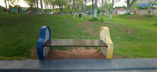 户外多彩休息长椅